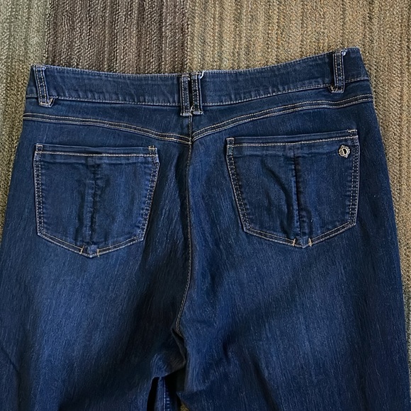 Democracy “Ab Solution” Itty Bitty Bootcut Jeans 14 - Picture 5 of 7